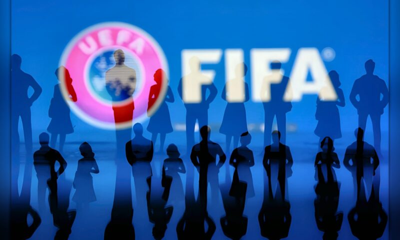 اليويفا يطلب توضيحات من الفيفا بشأن رئاسة إنفانتينو