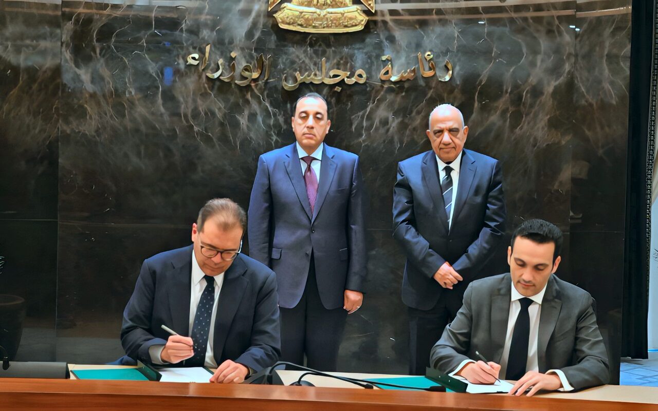 مدبولي يشهد توقيع اتفاقيات تمويل وربط مشروع «دندرة» للطاقة الشمسية باستثمارات 650 مليون دولار
