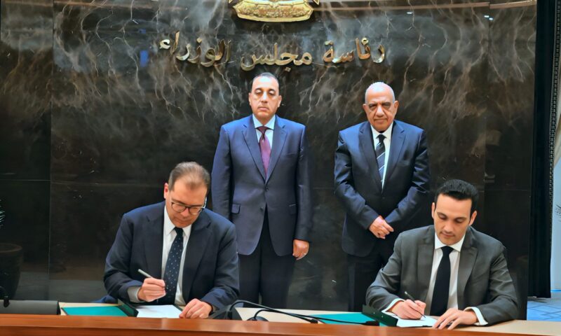 مدبولي يشهد توقيع اتفاقيات تمويل وربط مشروع «دندرة» للطاقة الشمسية باستثمارات 650 مليون دولار