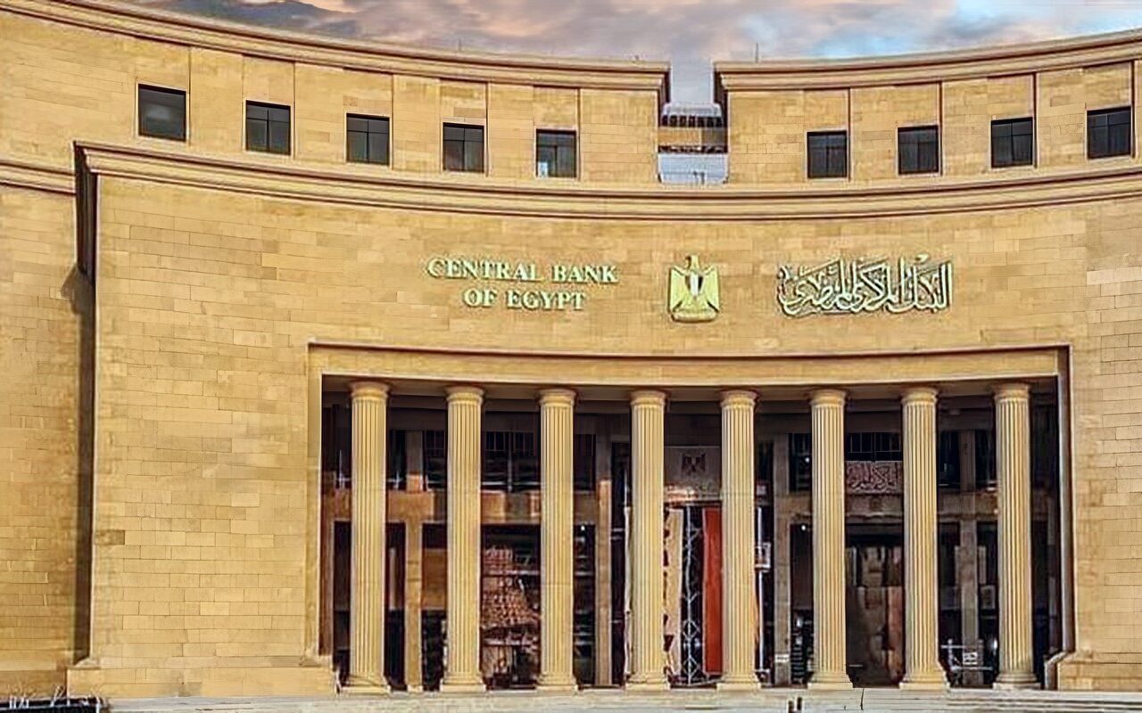 هل تقترض مصر لسداد ديونها؟.. خبير اقتصادي يكشف مخاطر إعادة التمويل