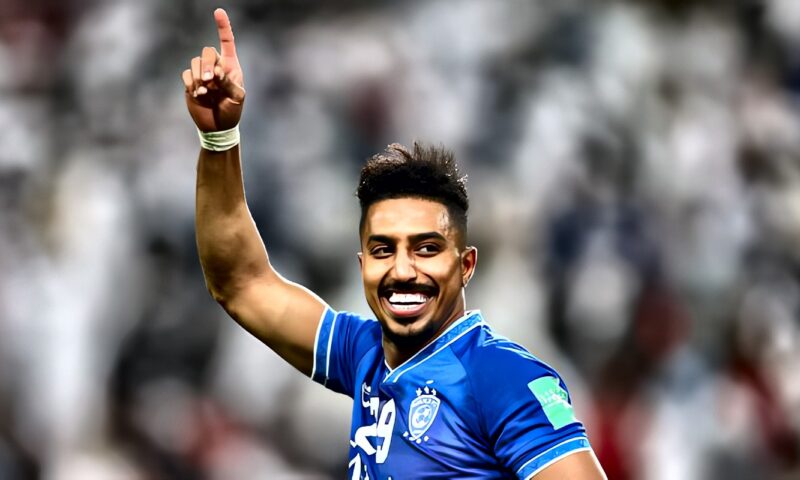 سالم الدوسري يقترب من العودة إلى الهلال.. وإنزاجي يحسم موقفه أمام الحزم