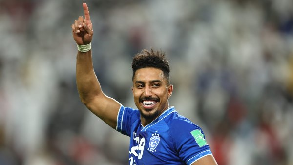 سالم الدوسري يقترب من العودة إلى الهلال.. وإنزاجي يحسم موقفه أمام الحزم