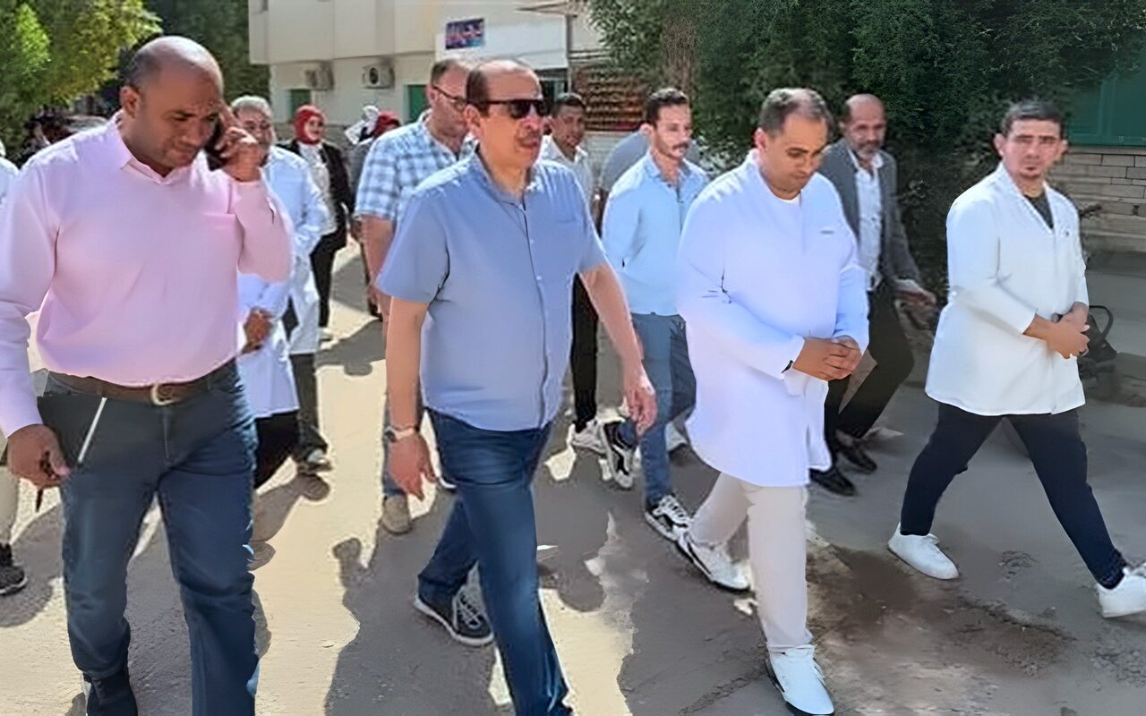 نائب وزير الصحة يتفقد مستشفيات بالوادي الجديد ويشيد بانتظام وكفاءة الخدمات