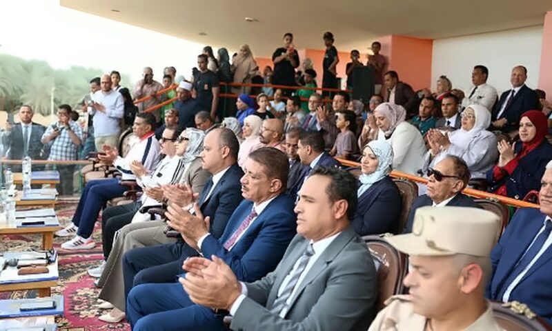 محافظ الوادي الجديد تشهد احتفالية الإستاد الرياضي وعروض المظلات