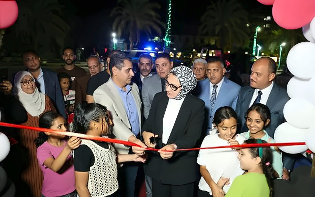 وتتواصل الاحتفالات .. محافظ الوادي الجديد تفتتح حديقتين للأنشطة المفتوحة بالأحياء