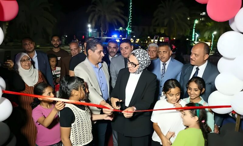 وتتواصل الاحتفالات .. محافظ الوادي الجديد تفتتح حديقتين للأنشطة المفتوحة بالأحياء