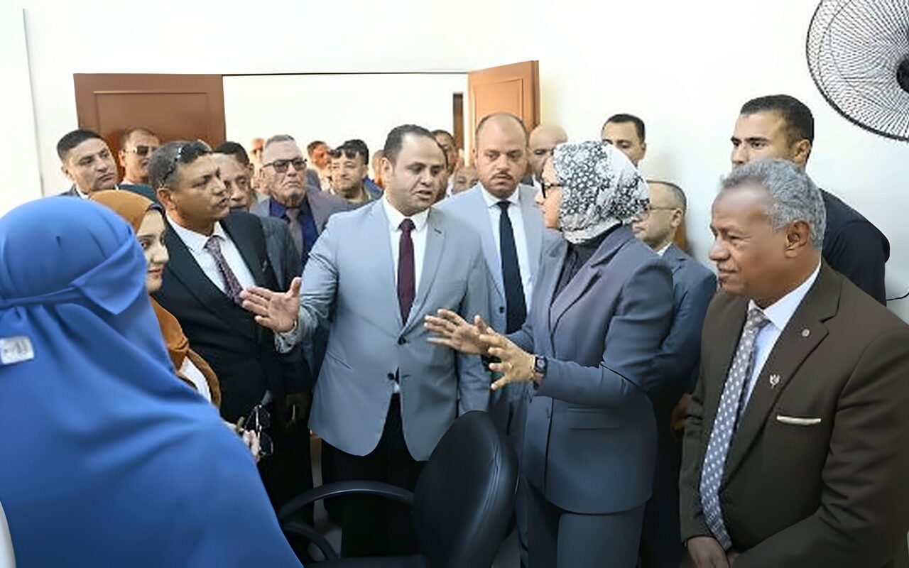 في مستهل جولة افتتاحات مركز بلاط.. محافظ الوادي الجديد تفتتح مكتب توثيق بلاط النموذجي