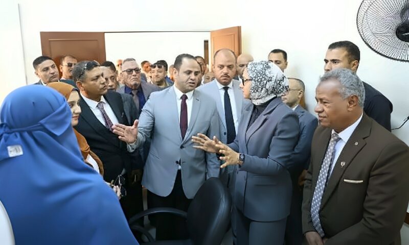 في مستهل جولة افتتاحات مركز بلاط.. محافظ الوادي الجديد تفتتح مكتب توثيق بلاط النموذجي