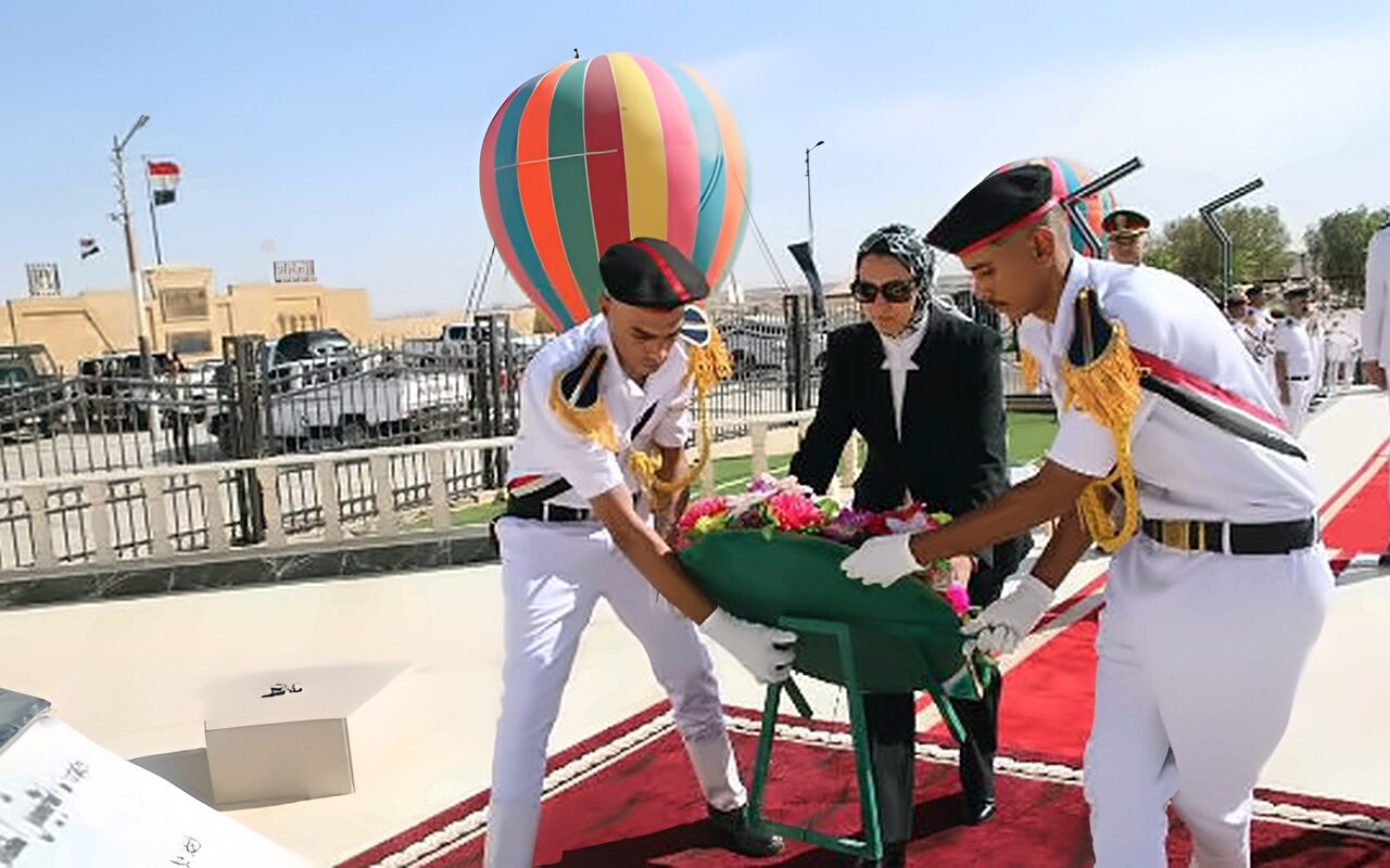 محافظ الوادي الجديد تضع إكليلًا من الزهور على النُصب التذكاري لشهداء القوات المسلحة