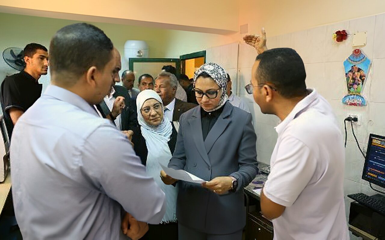 محافظ الوادي الجديد تتابع أعمال القافلة الطبية المجانية بمستشفى بلاط المركزي