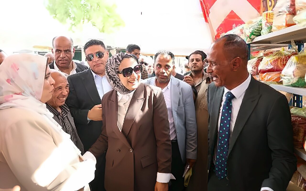محافظ الوادي الجديد تفتتح منفذ باريس الخير للسلع الغذائية واللحوم المخفضة
