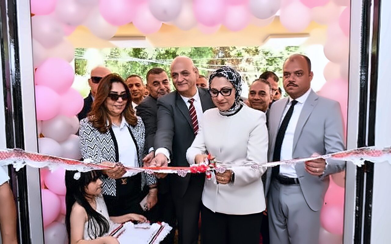أخبار الوادي الجديد| وزيرة التنمية المحلية والبيئة تتفقد مصنع تدوير المخلفات الزراعية بالخارجة.. والسياحة تعتمد كهف الجارة أحد أبرز وأجمل معالم الصحراء الغربية