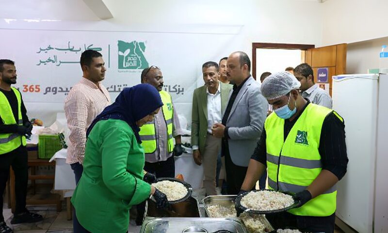 نائب محافظ الوادي الجديد يتفقد مبادرة «مطبخ التكافل الاجتماعي»