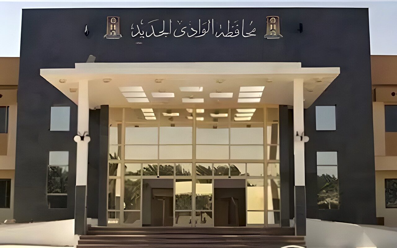 أخبار الوادي الجديد: تعيين اللواء هشام الشيمي سكرتيرًا عامًا للمحافظة.. وإزالة تعد على 5 أفدنة بمركز باريس