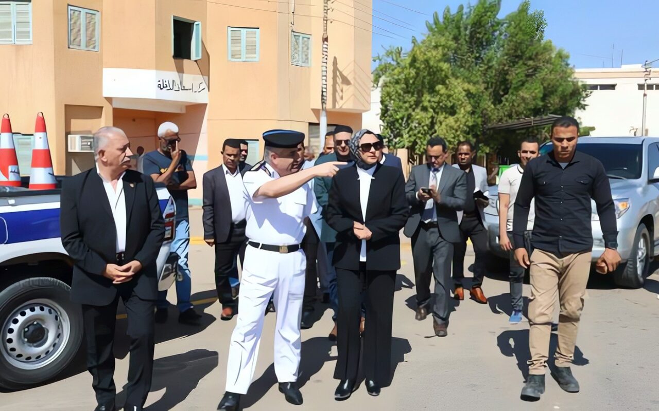 محافظ الوادي الجديد تتابع خطة تطوير وتنظيم الحركة المرورية بميادين موط