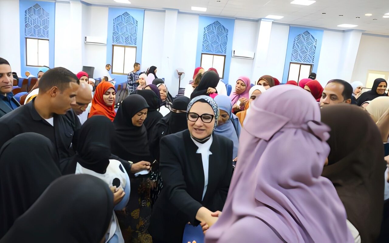 موجز أخبار الوادي الجديد|  المحافظ تشهد تسليم جهاز عرائس.. وبدء التشغيل التجريبي لمركز تأهيل ذوي الهمم