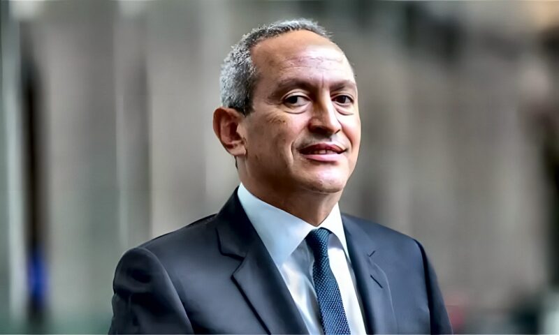 ناصف ساويرس يعتزم مقاضاة جيمي كاراجر بعد إساءته لنادي أستون فيلا