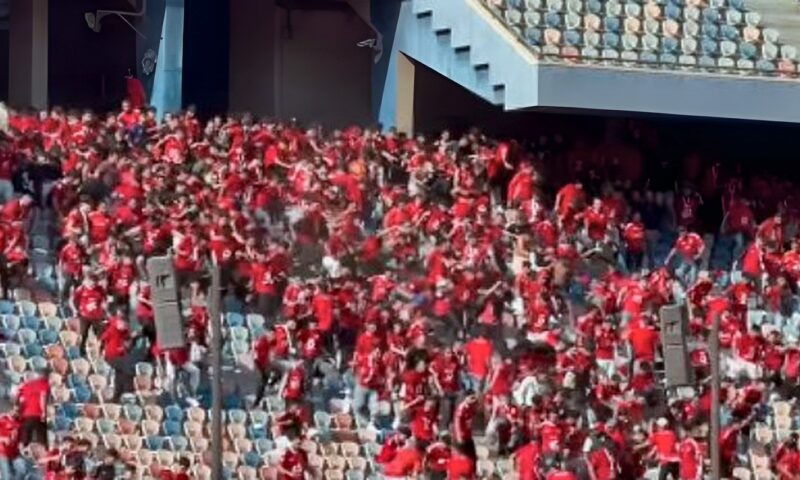 جماهير الأهلي تزين مدرجات ستاد القاهرة قبل ساعات من القمة أمام الزمالك