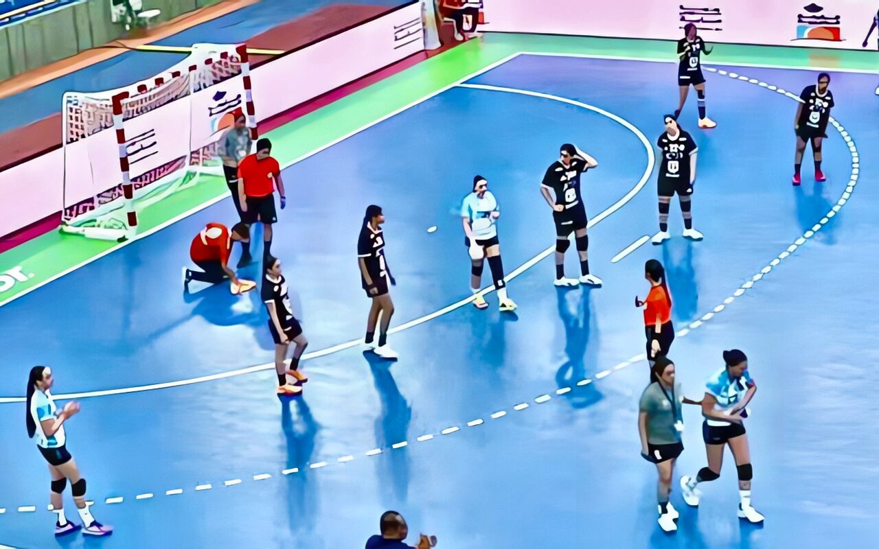 منتخب ناشئات اليد يهزم الأرجنتين 36-22 ويتأهل إلى الدور التالي بمونديال المغرب