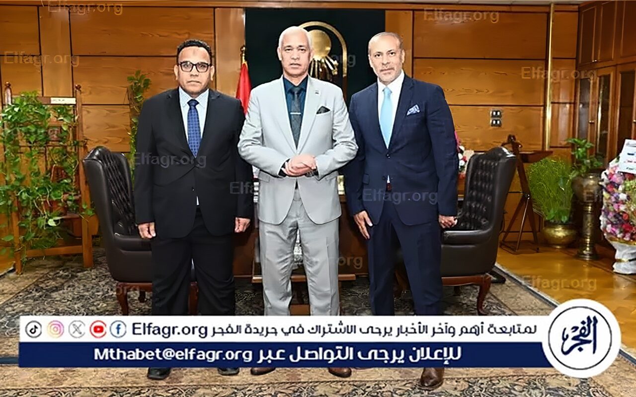 رئيس جامعة أسيوط يلتقي الدكتور عادل جبر عقب صدور القرار الجمهوري بتعيينه عميدًا لمعهد الأورام