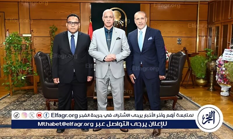 رئيس جامعة أسيوط يلتقي الدكتور عادل جبر عقب صدور القرار الجمهوري بتعيينه عميدًا لمعهد الأورام