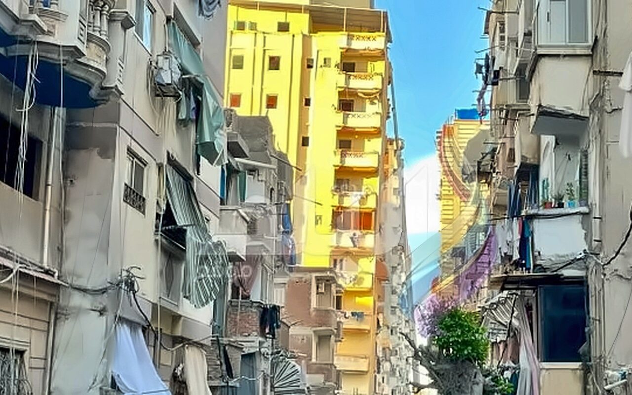 إخلاء عقار مكون من 11 طابقًا وقرار من المحافظة بإزالة 5 طوابق