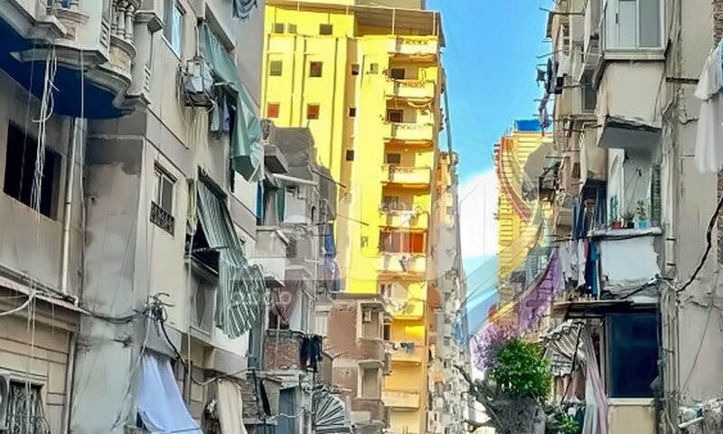 إخلاء عقار مكون من 11 طابقًا وقرار من المحافظة بإزالة 5 طوابق