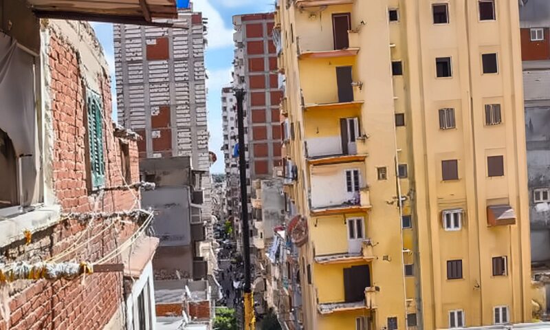 إزالة أجزاء من العقار المائل بلامبروزو.. إجراءات عاجلة من محافظة الإسكندرية