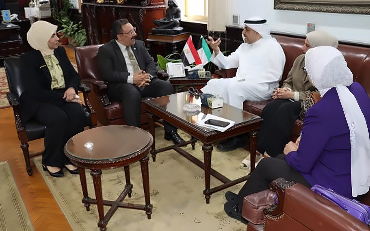 جامعة الإسكندرية تبحث تعزيز التعاون مع المكتب الثقافي الكويتي