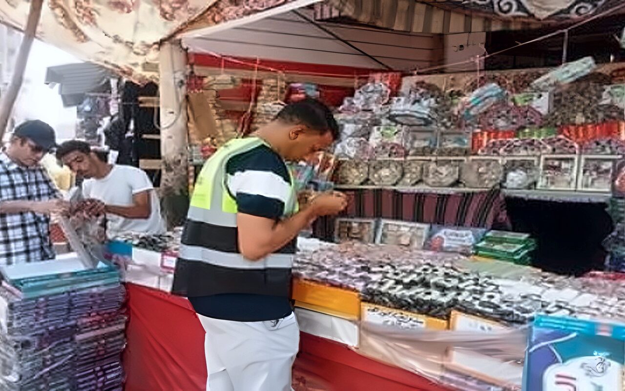 18 محضرًا وإنذارًا وغلق 3 منشآت.. حملات مكبرة للتفتيش على المنشآت الغذائية شرق الإسكندرية