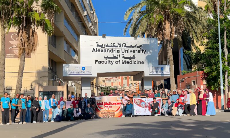 جامعة الإسكندرية تقدم خدمات طبية مجانية لـ920 مواطنًا غربي المحافظة