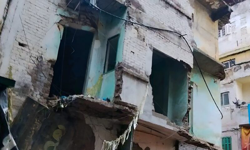 سقوط أجزاء من عقار مهجور في غيط العنب بالإسكندرية