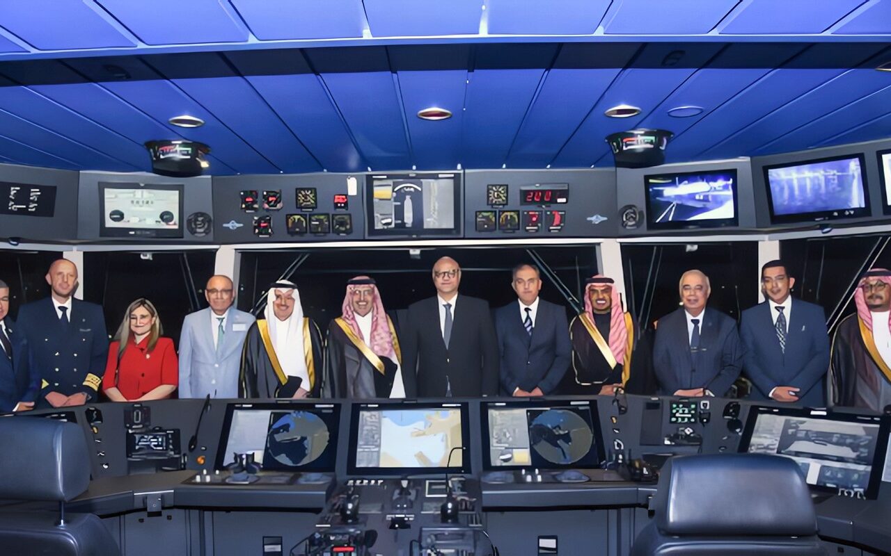 محافظ الإسكندرية يشهد تدشين مسار سفينة أرويا كروز من ميناء الإسكندرية