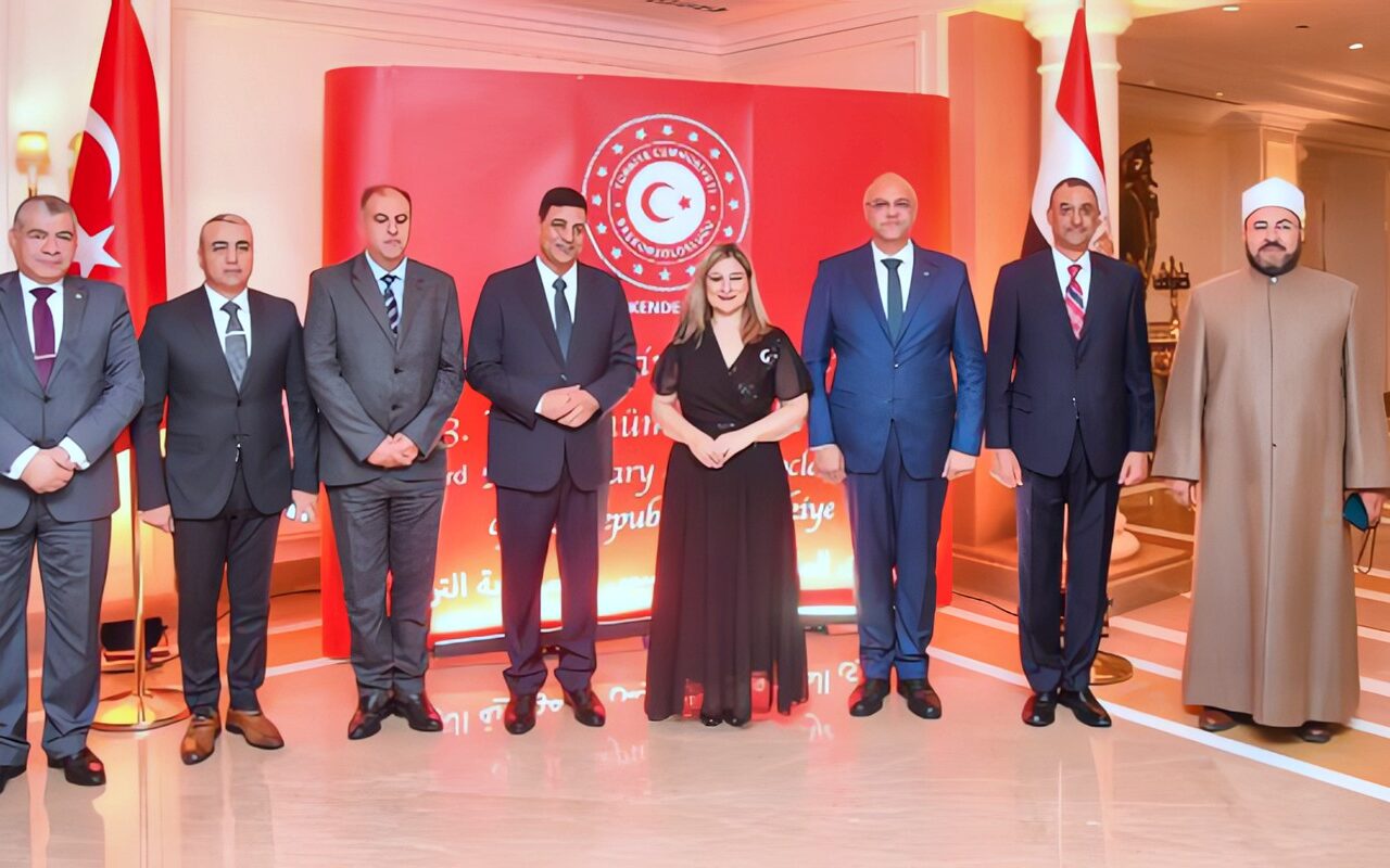 محافظ الإسكندرية يهنئ الشعب التركي بالذكرى الـ103 لإعلان الجمهورية