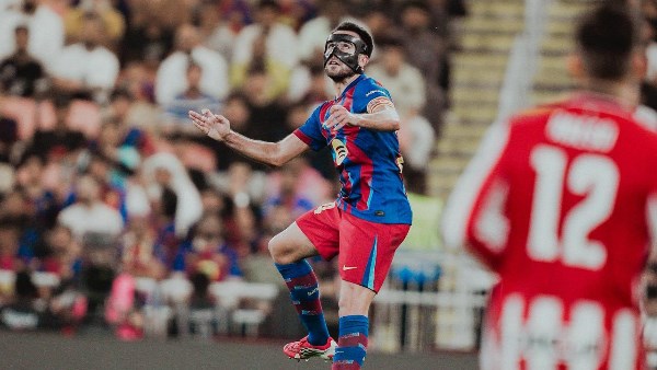 إصابة إريك جارسيا تثير القلق في برشلونة قبل مواجهتي باريس سان جيرمان وريال مدريد | تفاصيل