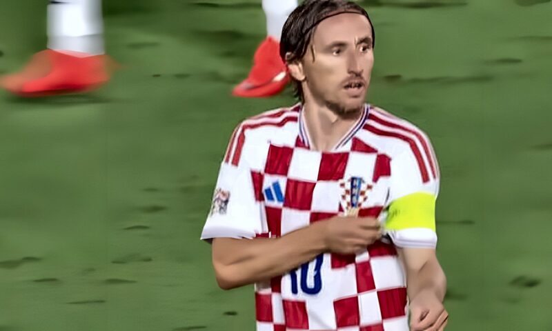 مودريتش يطمئن جماهير ريال مدريد: لا داعي للذعر رغم تأخرنا عن برشلونة