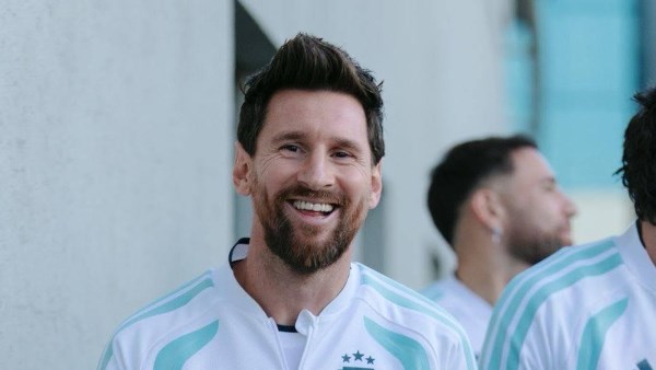 بيدري: ميسي أعظم لاعب في تاريخ برشلونة.. وأشجع الأرجنتين منذ طفولتي