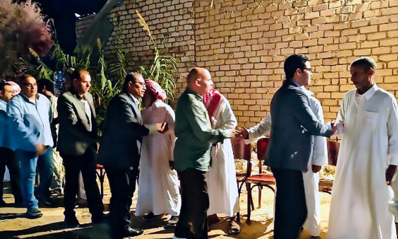 نائب محافظ مطروح والسكرتير العام يقدمان واجب العزاء لأسر ضحايا حادث الضبعة