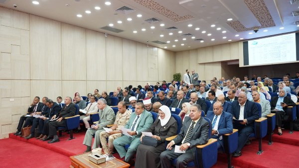 محافظ مطروح يوجه بتكثيف مبادرات القراءة والكتابة واكتشاف مواهب الطلاب