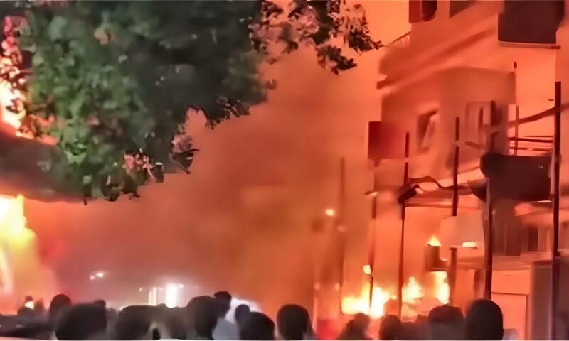 المعاينة تكشف سبب حريق محل حواوشي أشعل النيران في عقارين ومحل ملابس بالقاهرة
