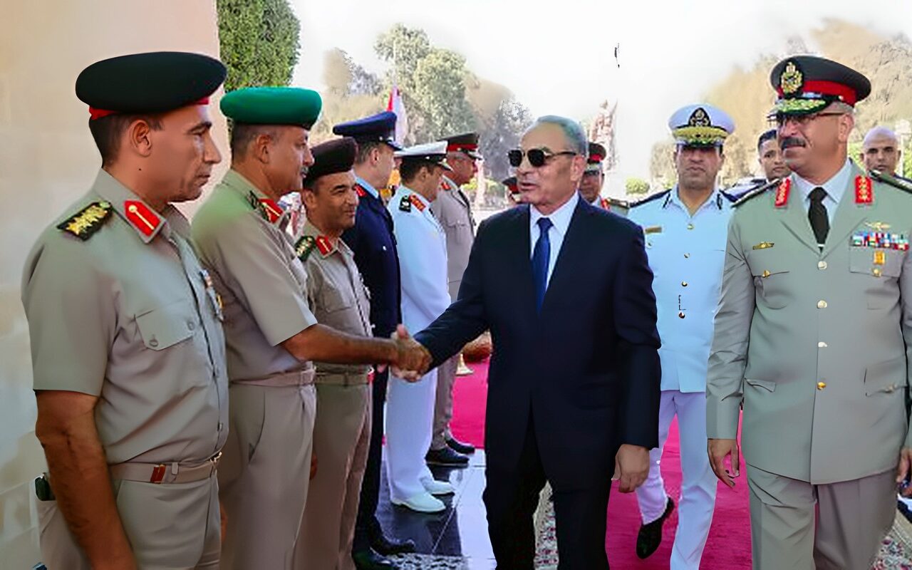 محافظ الإسماعيلية يضع إكليلا من الزهور على النصب التذكاريّ لشهداء الجيش الثاني الميداني