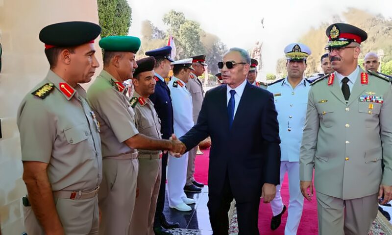 محافظ الإسماعيلية يضع إكليلا من الزهور على النصب التذكاريّ لشهداء الجيش الثاني الميداني