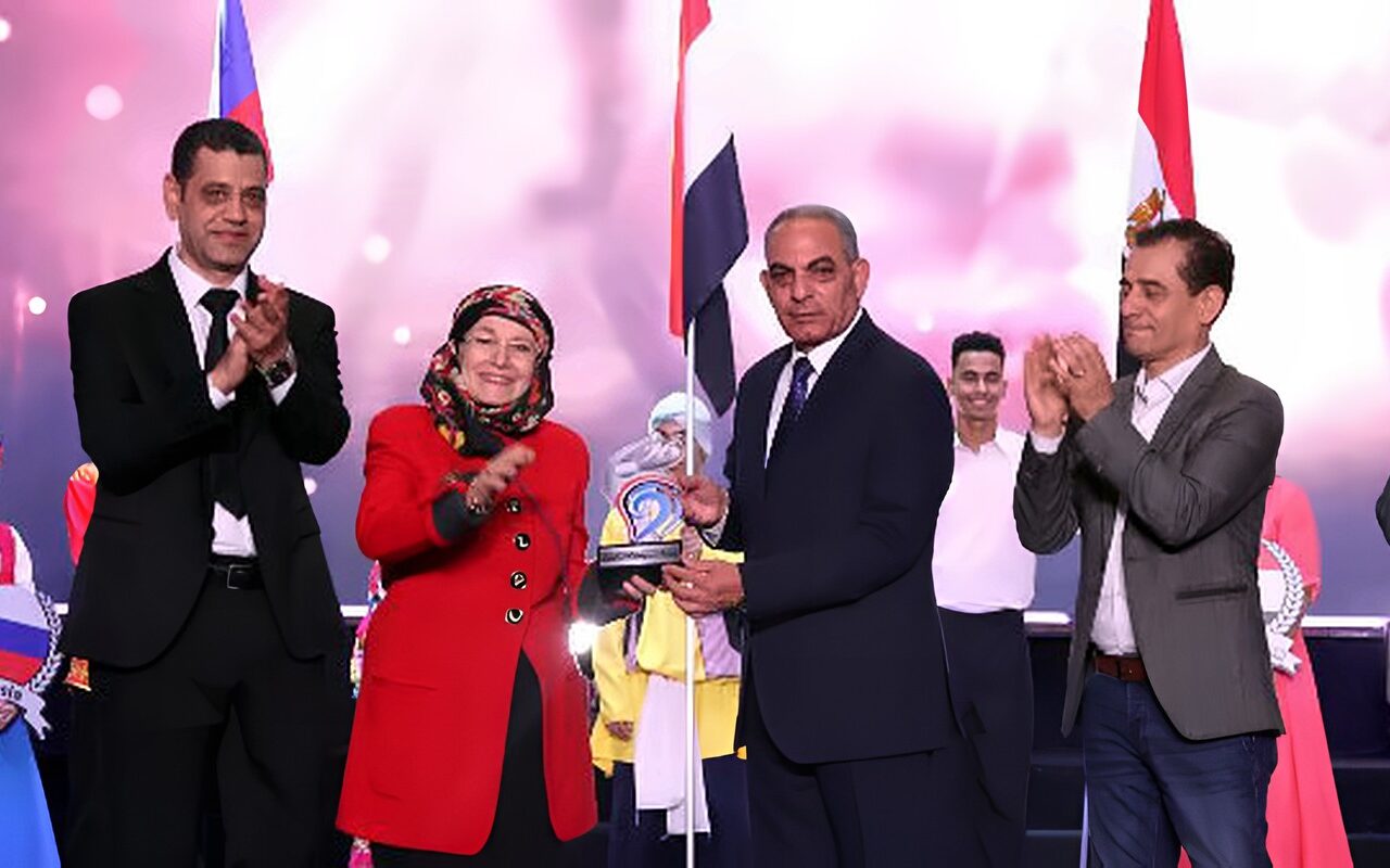 تكريم الفنانة مشيرة إسماعيل في افتتاح مهرجان الإسماعيلية الدولي للفنون الشعبية في دورته الـ ٢٦