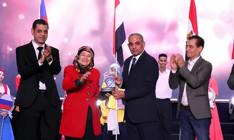 تكريم الفنانة مشيرة إسماعيل في افتتاح مهرجان الإسماعيلية الدولي للفنون الشعبية في دورته الـ ٢٦