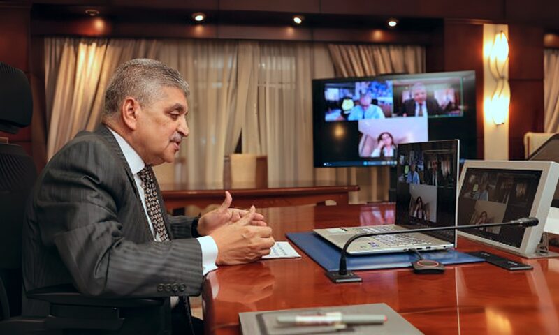 أسامة ربيع: قناة السويس تحظى بأهمية استراتيجية لتجارة الحاويات وتختصر المسافة والزمن