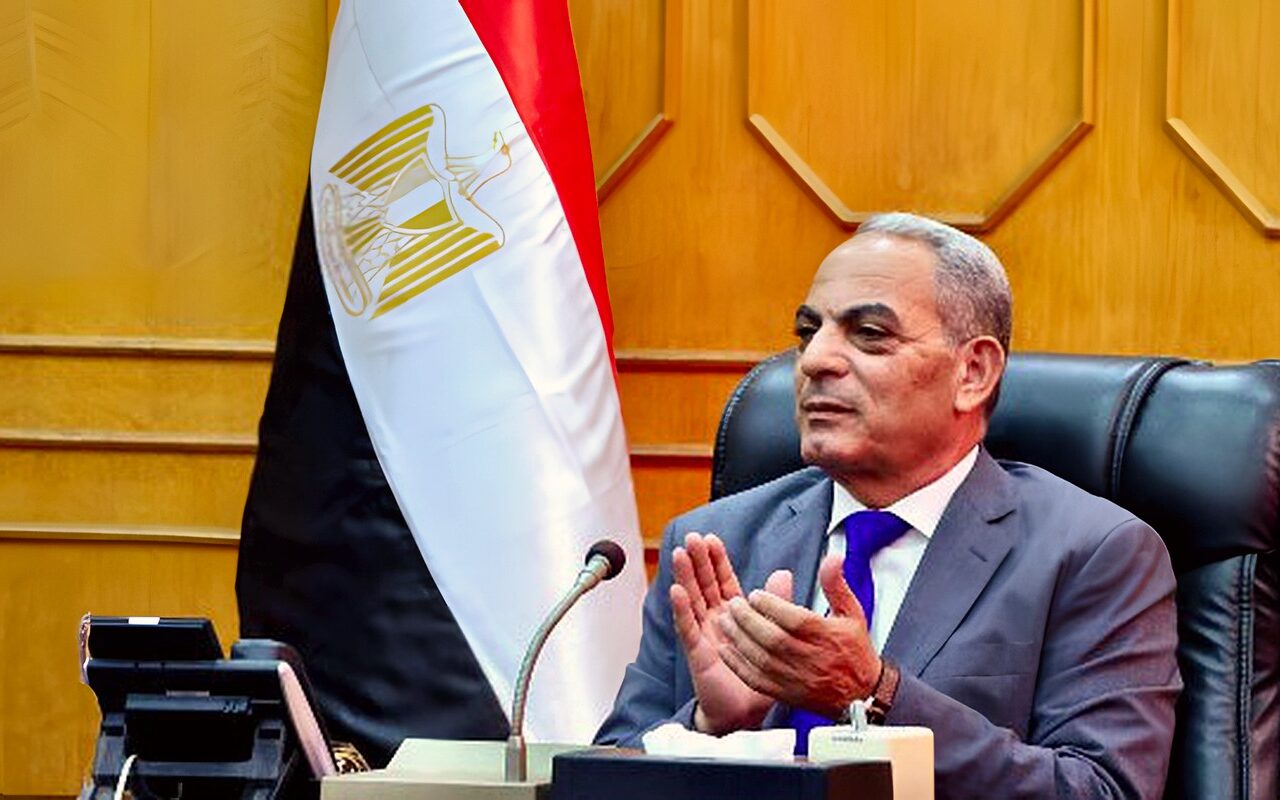 محافظ الإسماعيلية : المقاومة الشعبية ملحمة خالدة تجسد عراقة الناس وتلاحمهم مع الشرطة والجيش