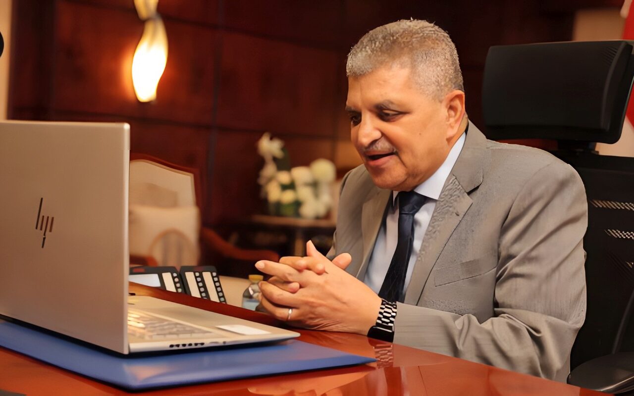 أسامة ربيع: عبور 276 رحلة بإجمالي 23.3 مليون طن خلال الـ 9 أشهر الماضية