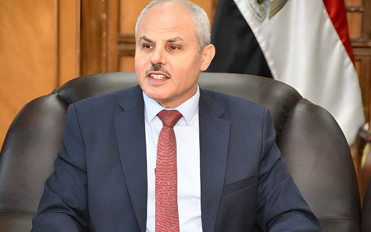 جامعة قناة السويس تنفذ برنامجين تدريبيين للتوعية بالتغيرات المناخية وتطوير الأداء المالي والإداري