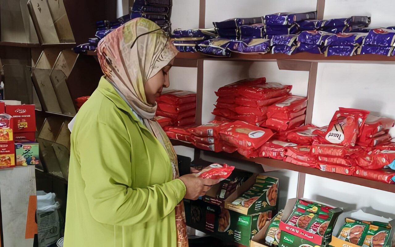 الإسماعيلية.. ضبط 5 أطنان من السكر والأرز ناقص الوزن بأحد مصانع تعبئة المواد الغذائية