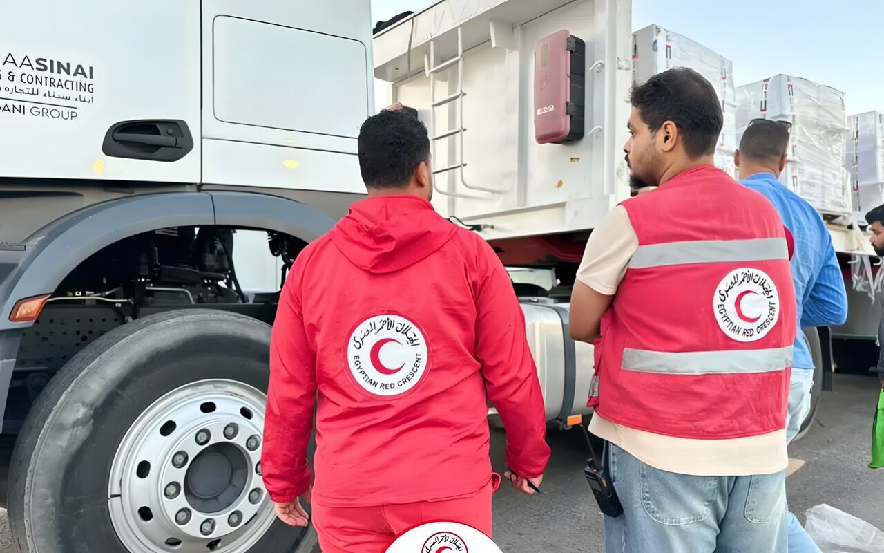 قافلة “زاد العزة 305” تنطلق إلى غزة محملة بـ 3380 طنا من المساعدات